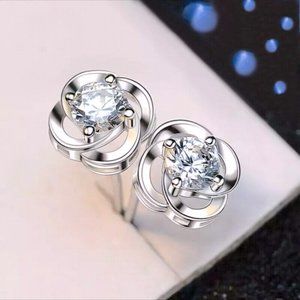 New Beautiful Sterling Silver White Sapphire Stud Earrings